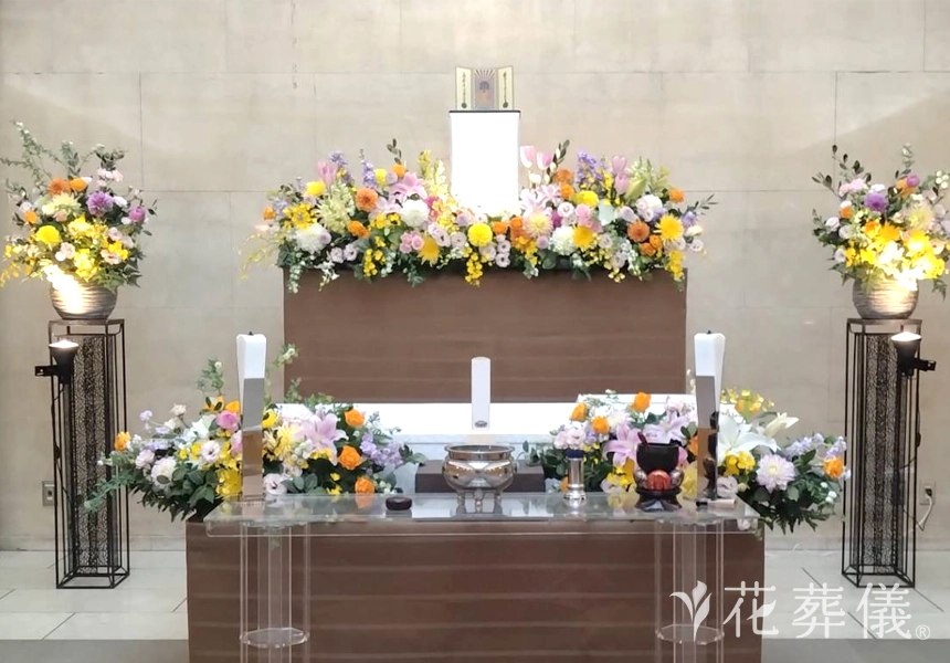 花葬儀の花祭壇　元気が取り柄なお母様のためにつくった世界でたったひとつの花祭壇