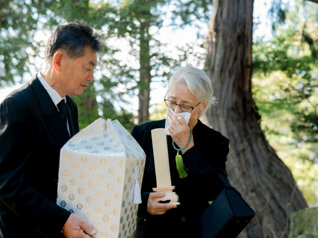 ご遺族の場合、葬儀におけるマスクの色はどうするべき？