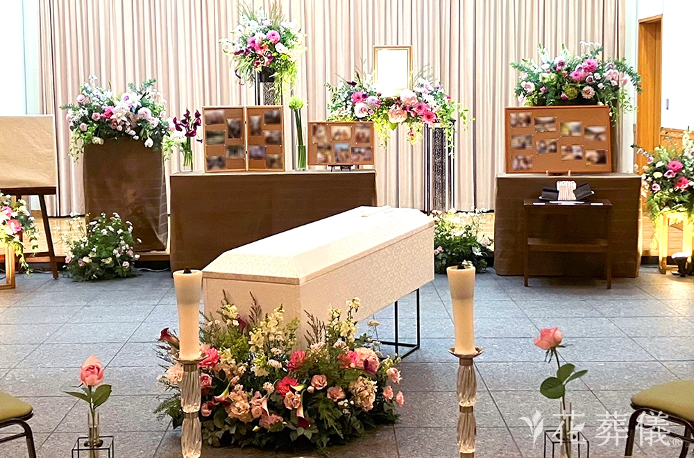フェイラーのピンクの花の花祭壇