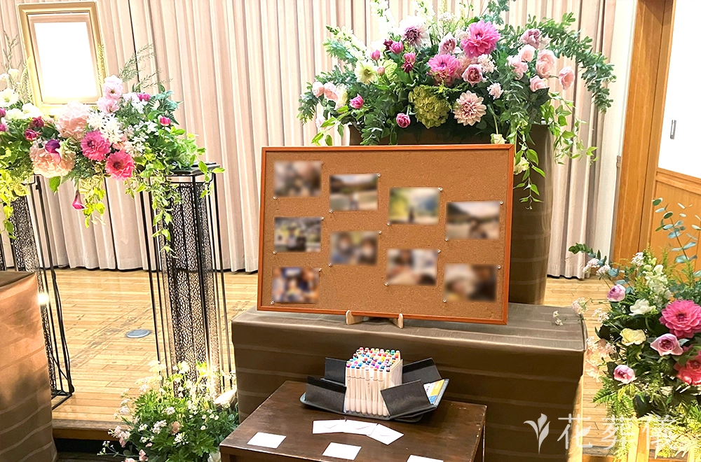 フェイラーのピンクの花の花祭壇