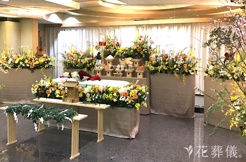 めぐる季節の花祭壇