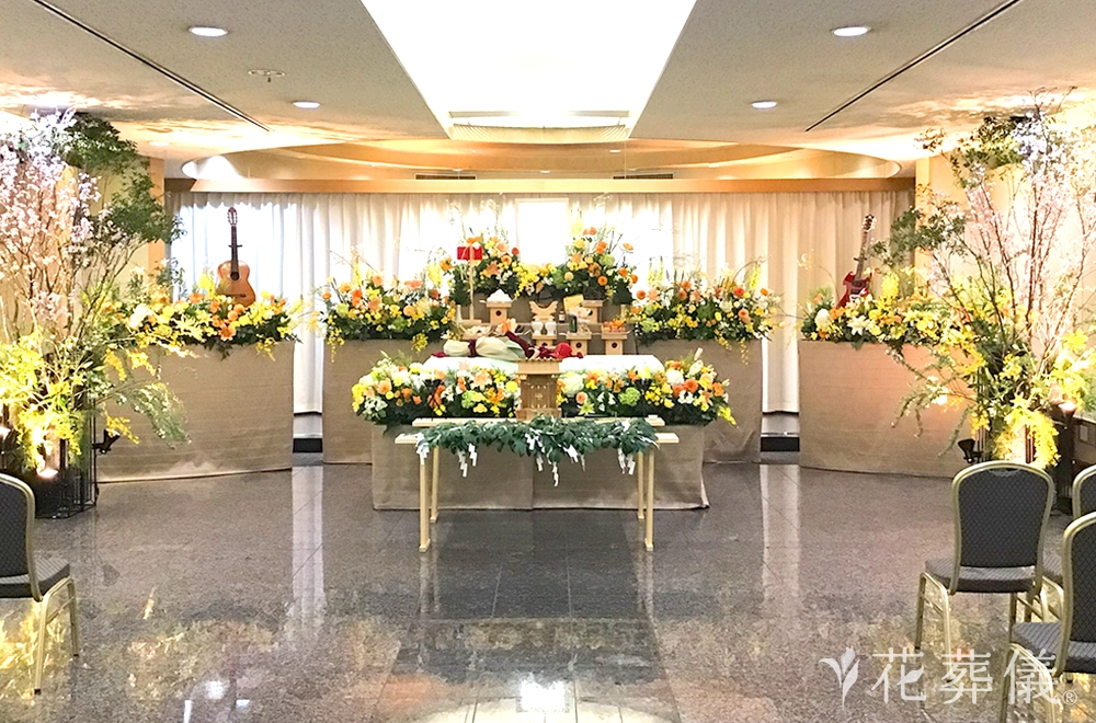 めぐる季節の花祭壇