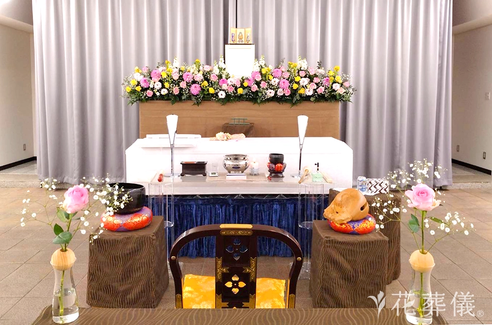 お花のプレゼントの花祭壇
