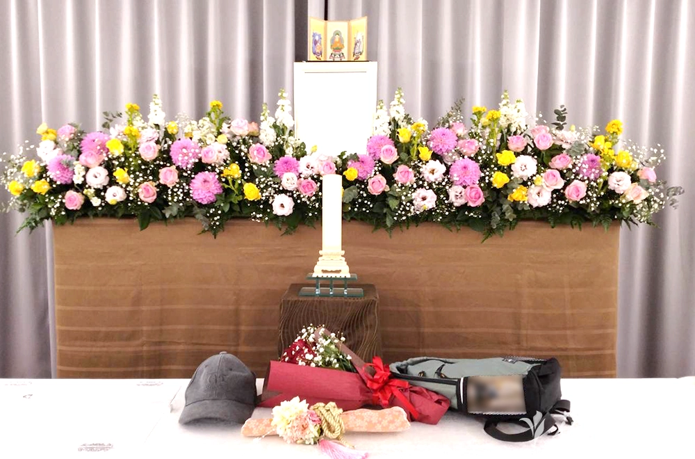 お花のプレゼントの花祭壇