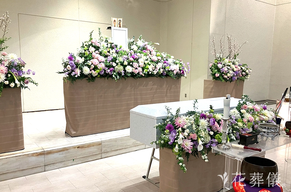 ホワイトトーチの花祭壇