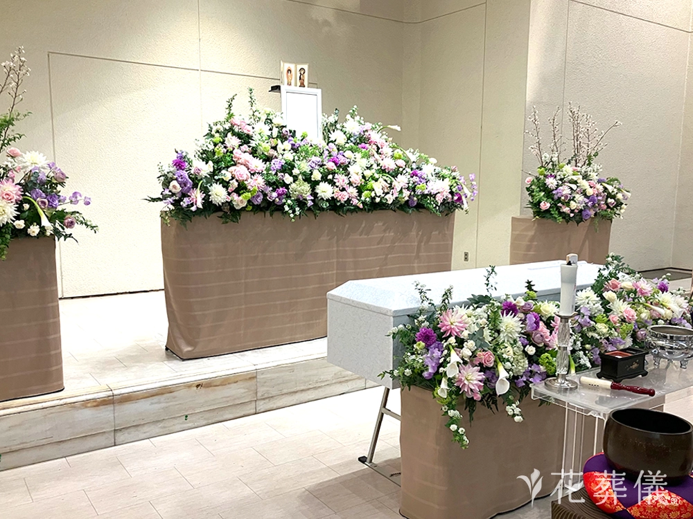 かわさき北部斎苑で葬儀を行ったお客様の祭壇写真02