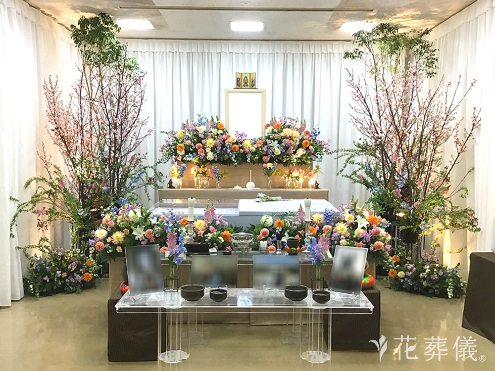 桐ヶ谷斎場で葬儀を行ったお客様の祭壇写真01