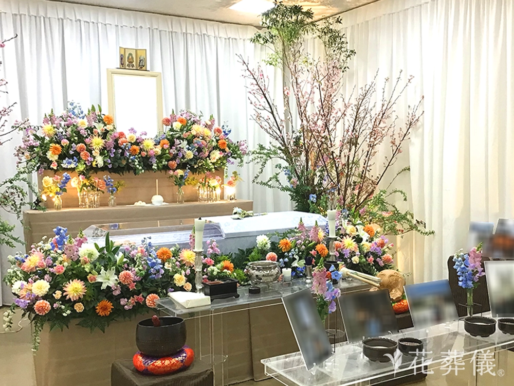 桐ヶ谷斎場で葬儀を行ったお客様の祭壇写真02