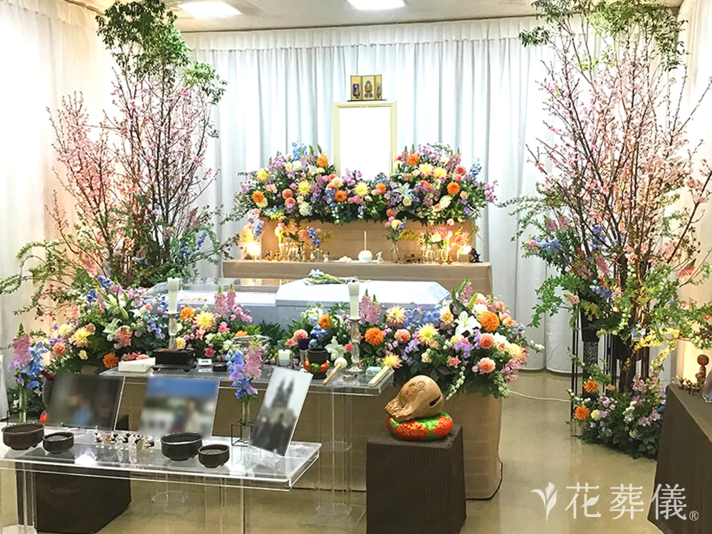 桐ヶ谷斎場で葬儀を行ったお客様の祭壇写真03