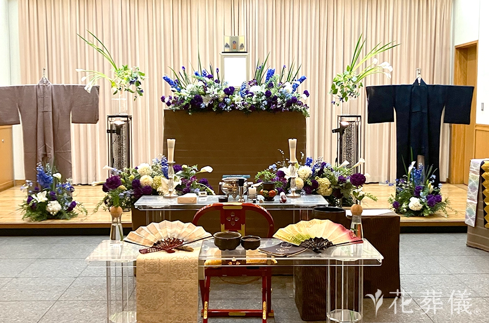 凛としたたたずまいの花祭壇