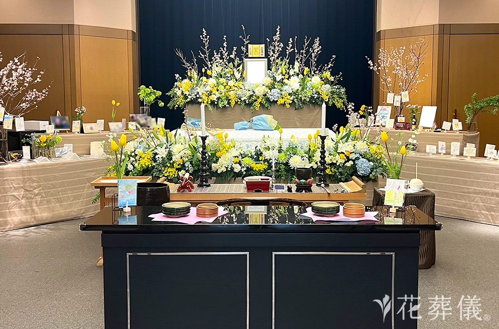 『2人の世界』〜絵手紙ラブストーリー〜の花祭壇