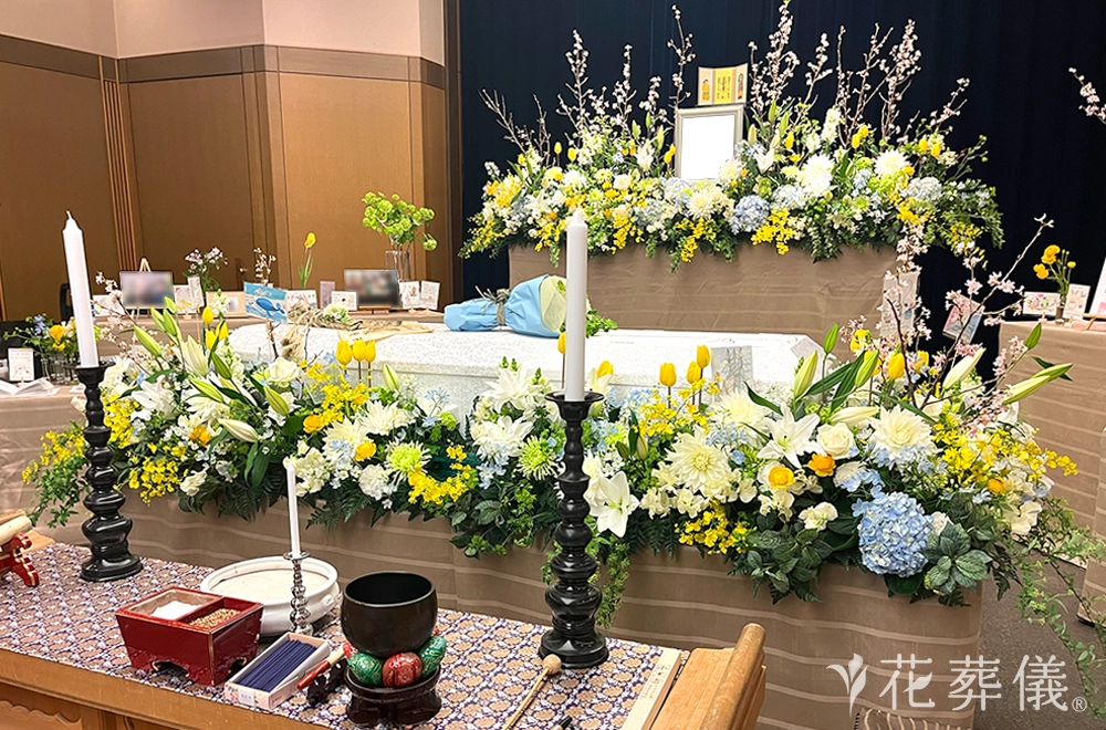 『2人の世界』〜絵手紙ラブストーリー〜の花祭壇