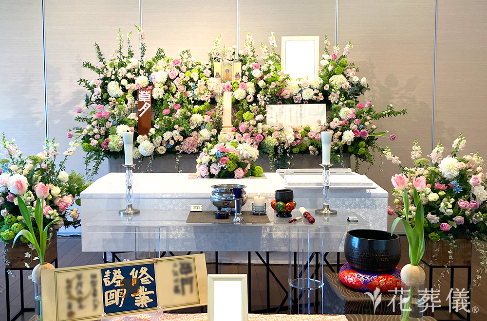 うららか日和の花祭壇