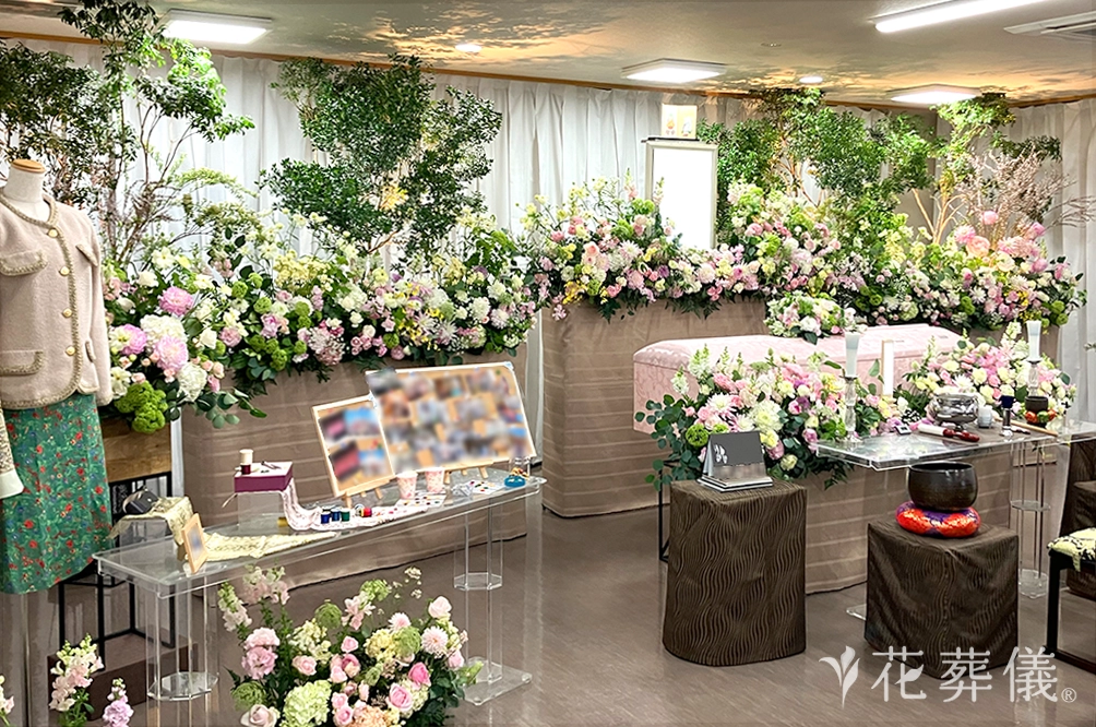 ハナミズキと桜の花祭壇