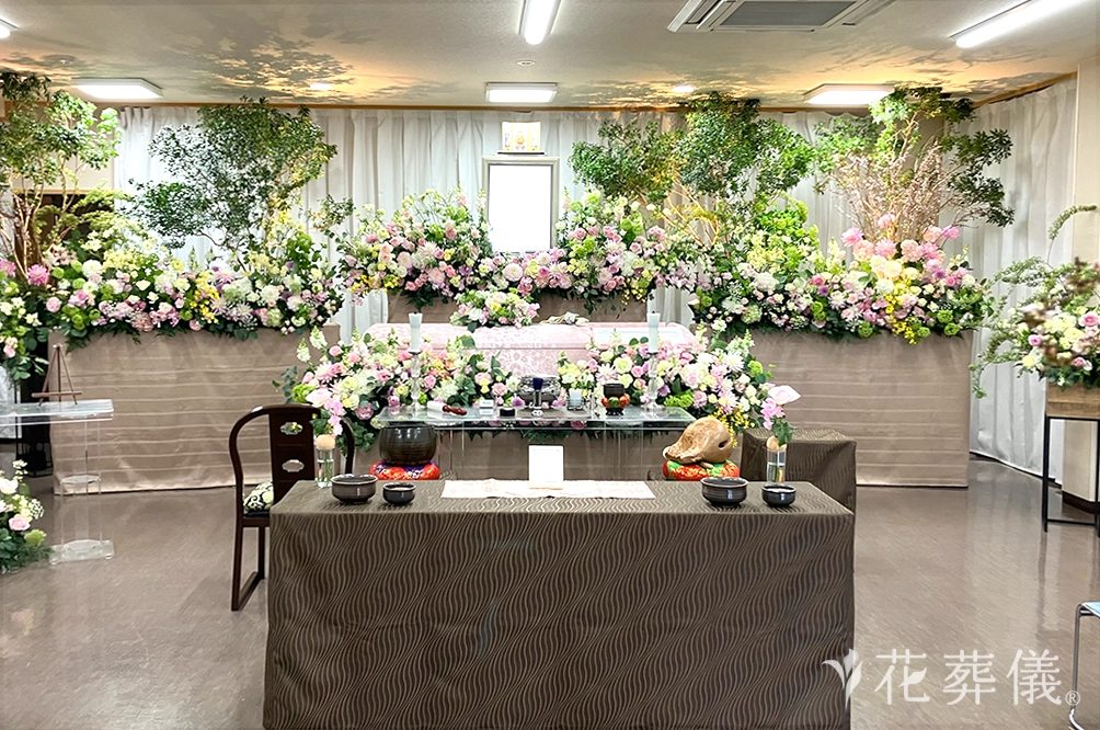ハナミズキと桜の花祭壇