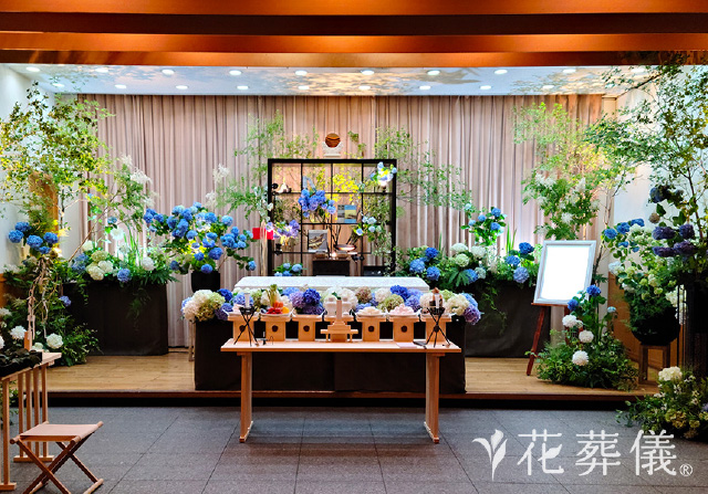 思い入れのある那須の別荘をイメージした花祭壇