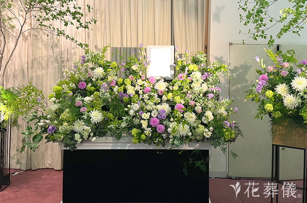 ホームパーティーの花祭壇