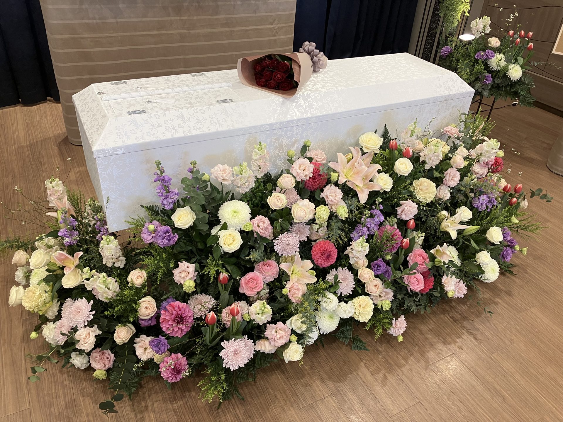 バラ花祭壇_お疲れ様　お母さん