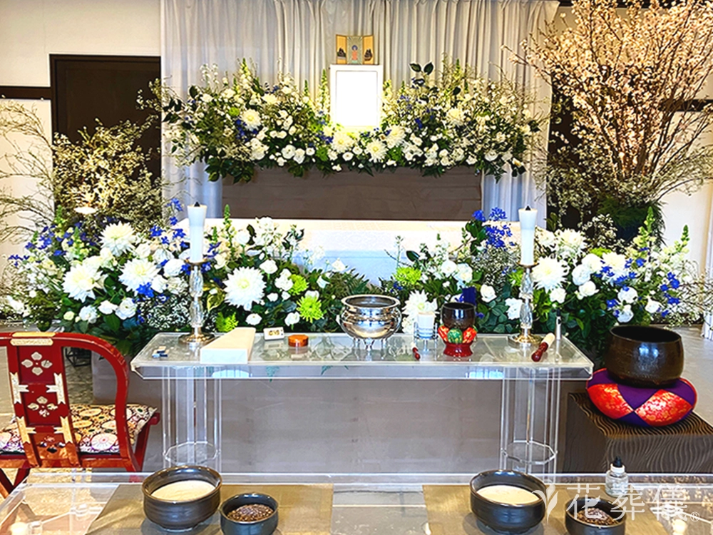 太陽寺斎場で葬儀を行ったお客様の祭壇写真01