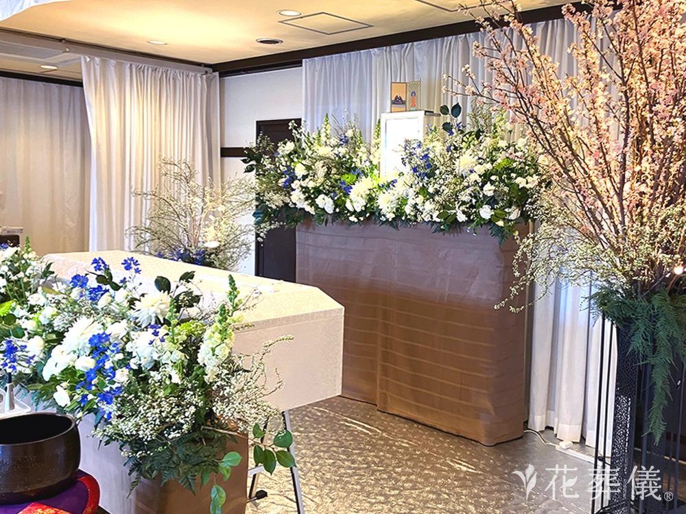 太陽寺斎場で葬儀を行ったお客様の祭壇写真02