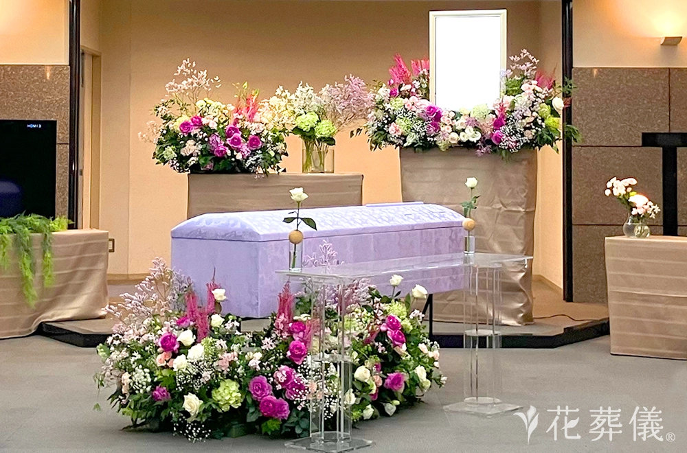 桜色・つつじ色の花祭壇