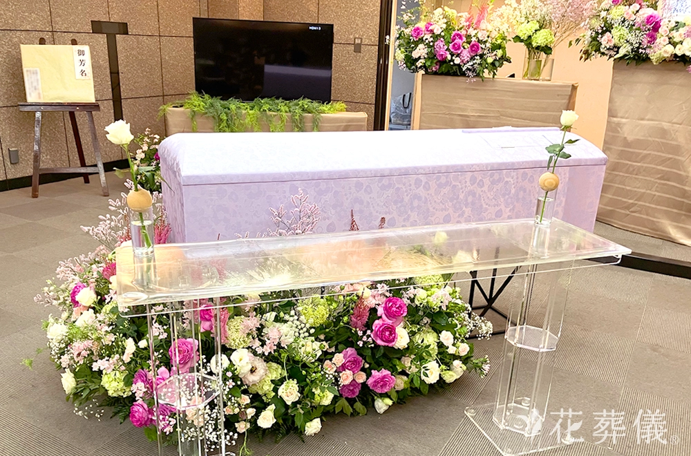 桜色・つつじ色の花祭壇