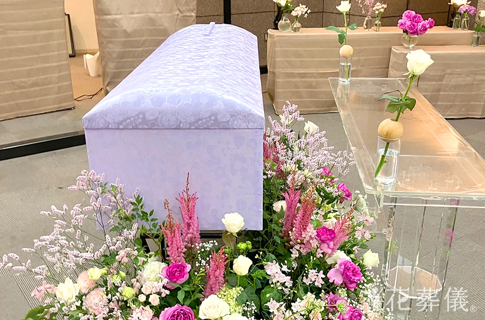 桜色・つつじ色の花祭壇