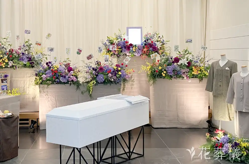 絵手紙作品展の花祭壇
