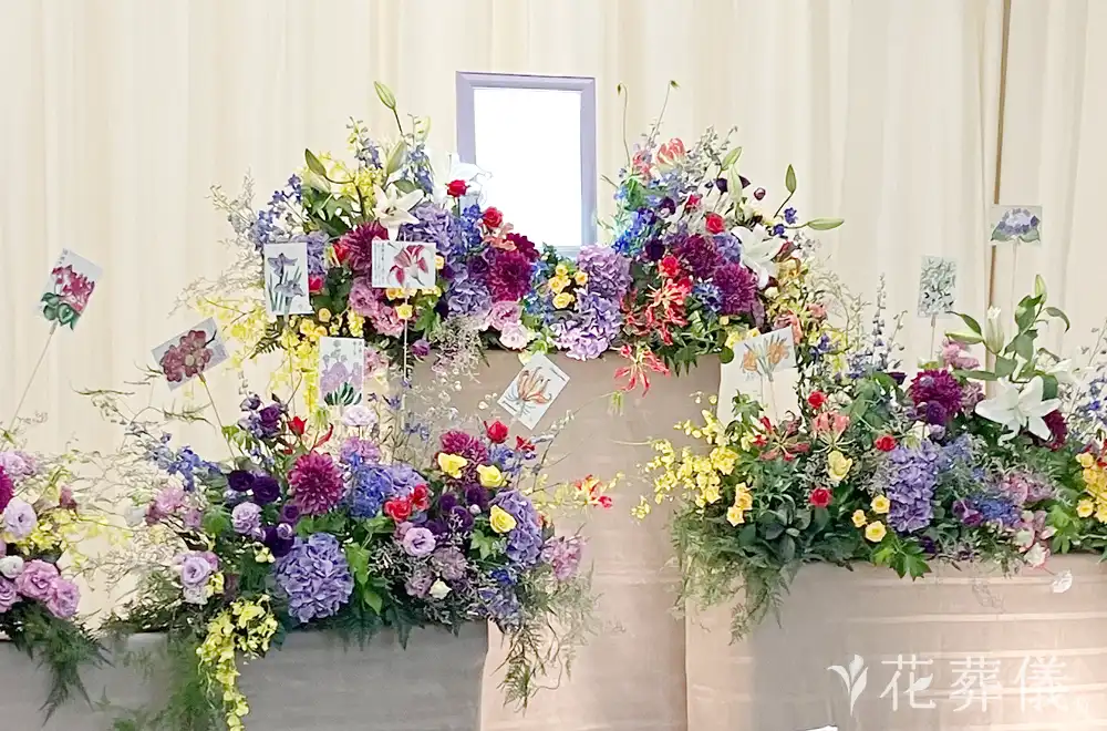絵手紙作品展の花祭壇
