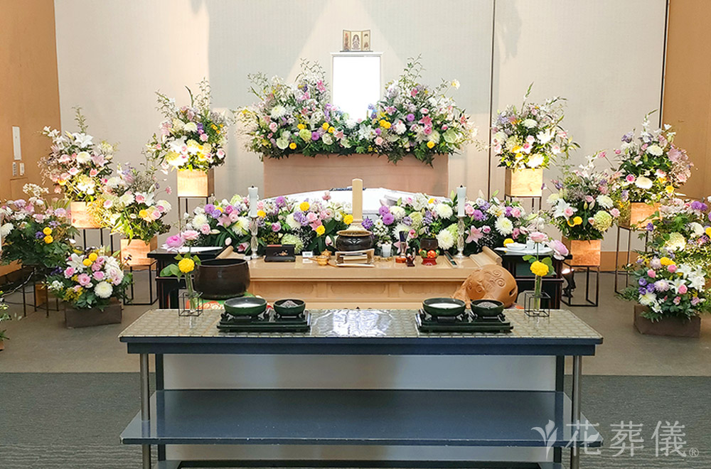 花開くの花祭壇