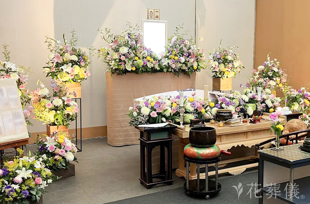 花開くの花祭壇