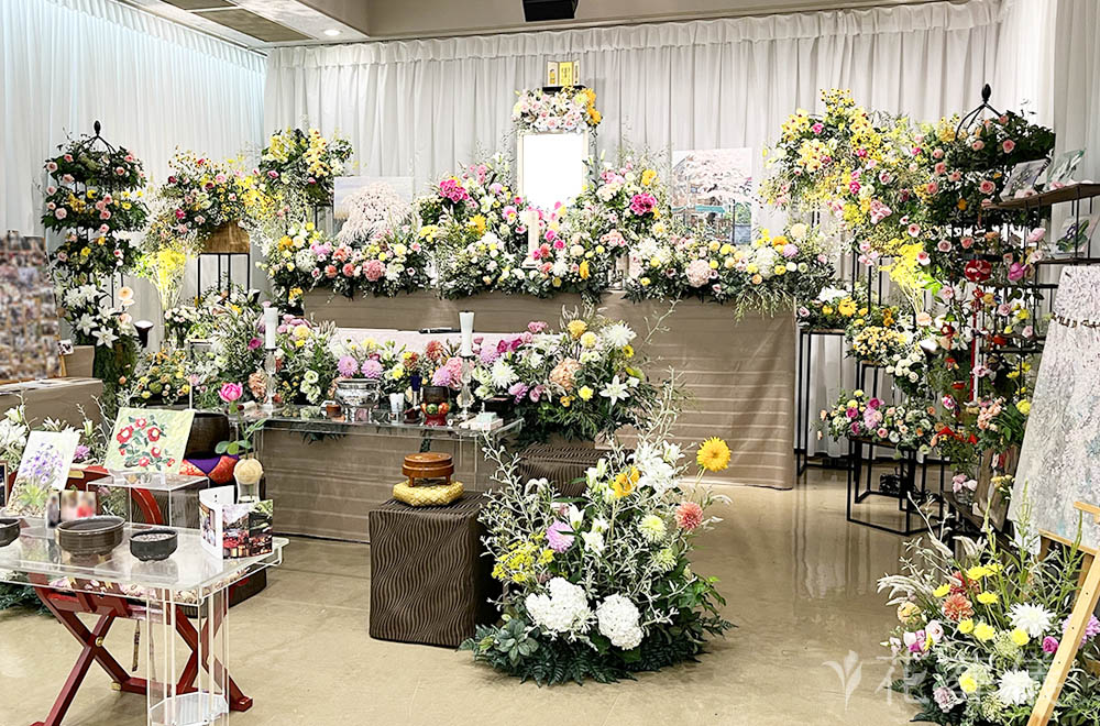 ちぎり絵作品展の花祭壇