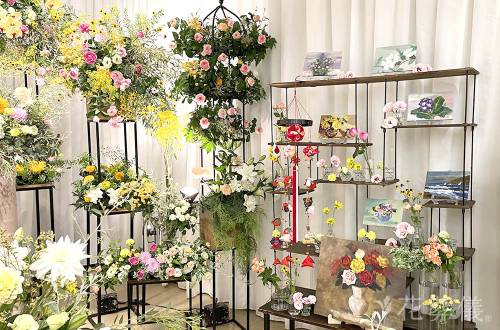 ちぎり絵作品展の花祭壇
