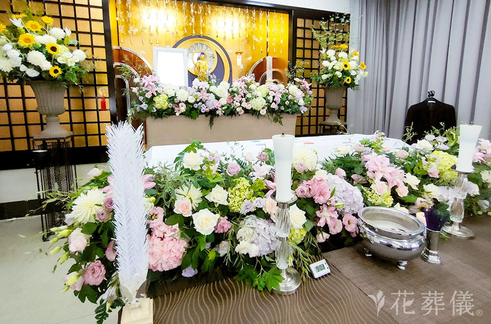 優しさの中の真の強さの花祭壇
