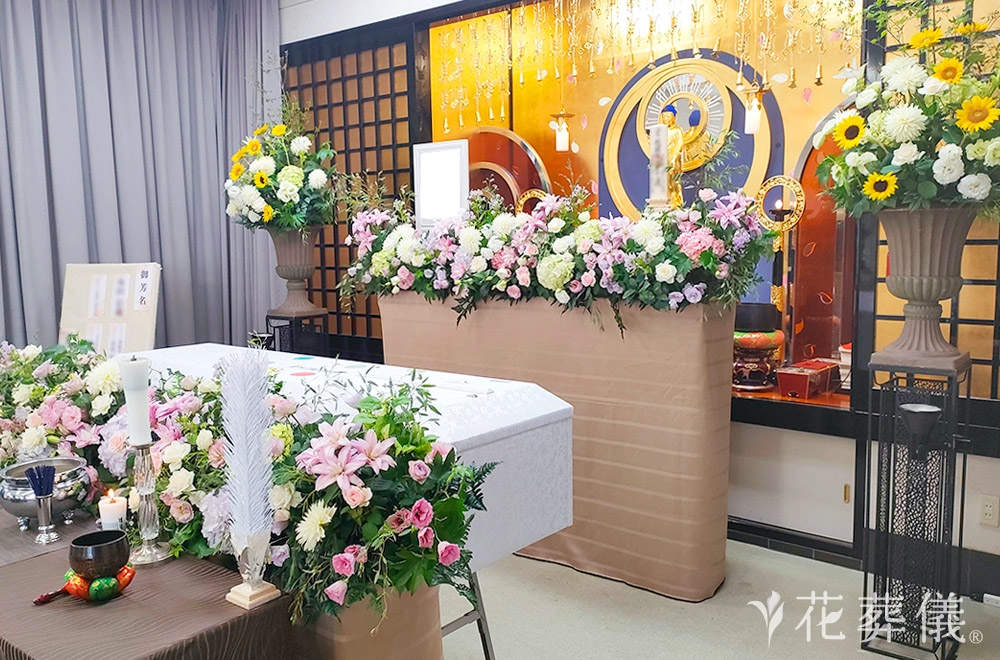 優しさの中の真の強さの花祭壇