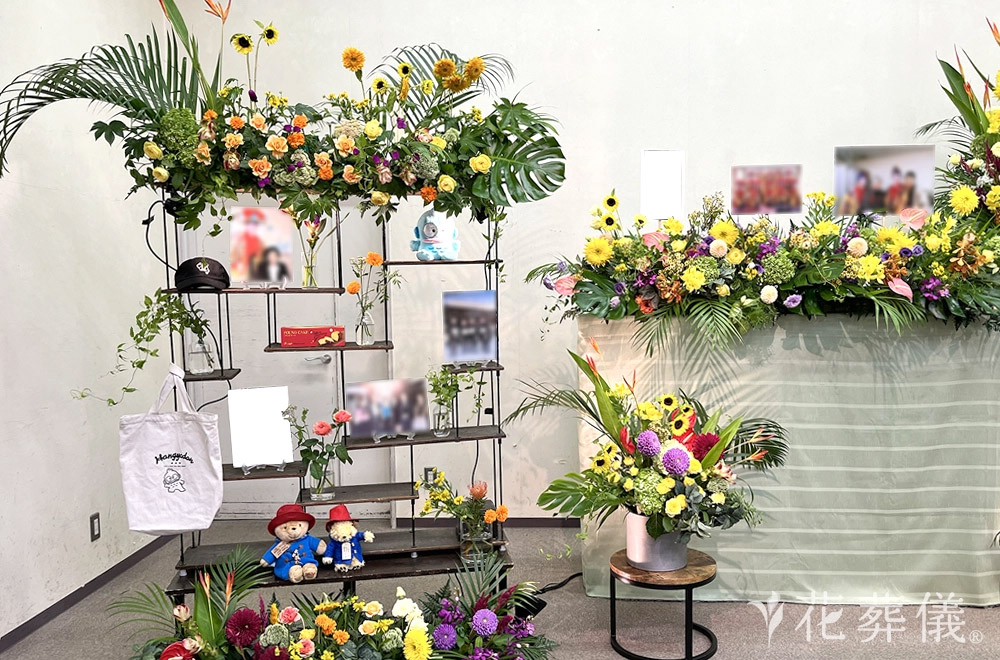 琉球舞踊カラーの祭壇の花祭壇