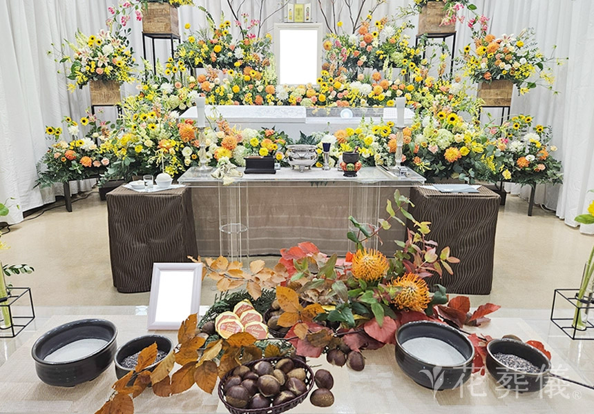 花祭壇ギャラリー　太陽のような周りを笑顔にしてくれるお人柄を華やかにデザインした祭壇