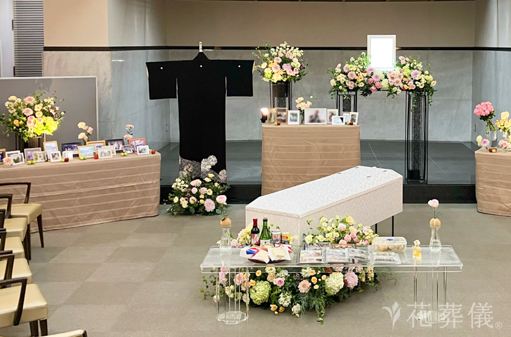 愛情と感謝とダーズンローズの花祭壇