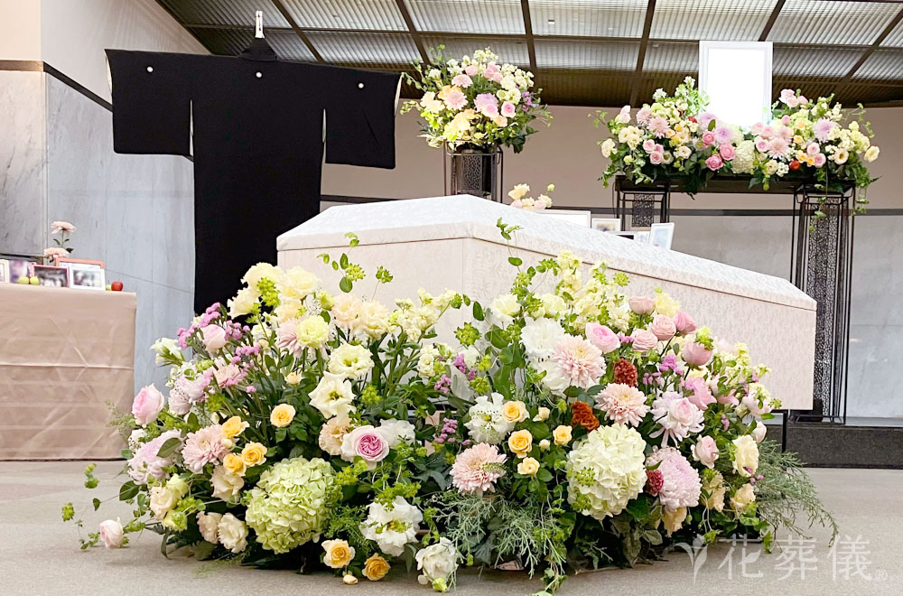 愛情と感謝とダーズンローズの花祭壇