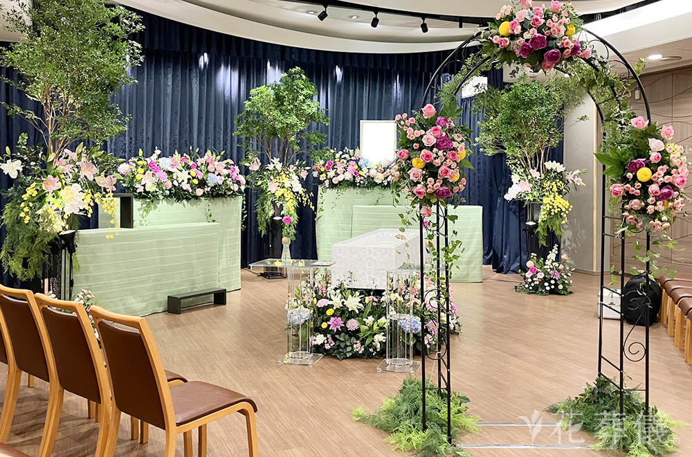 ピンクのバラの花祭壇