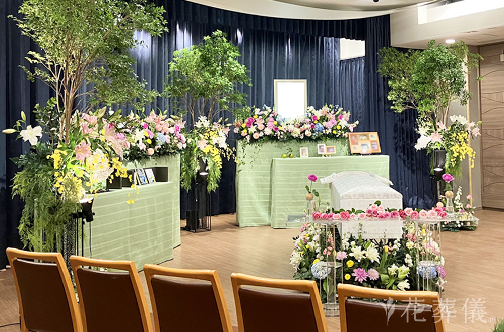 ピンクのバラの花祭壇