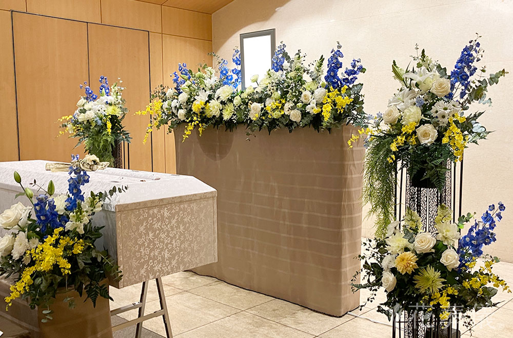 冬晴れの花祭壇