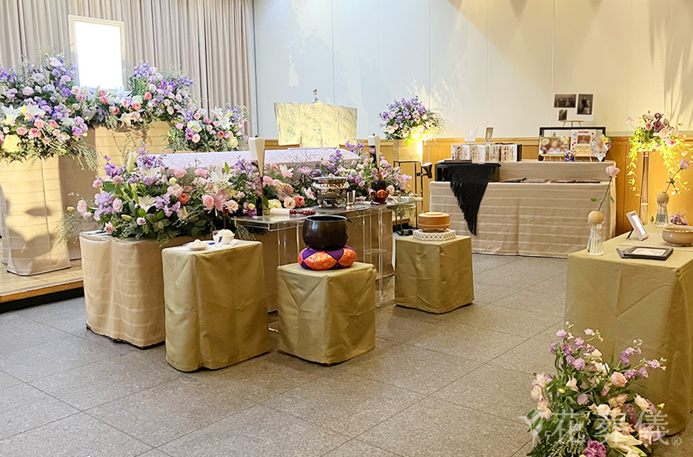 藤色の花祭壇