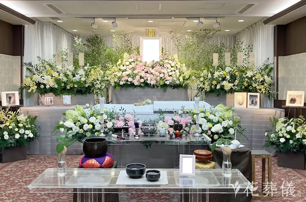 優しさ、やわらかさの花祭壇