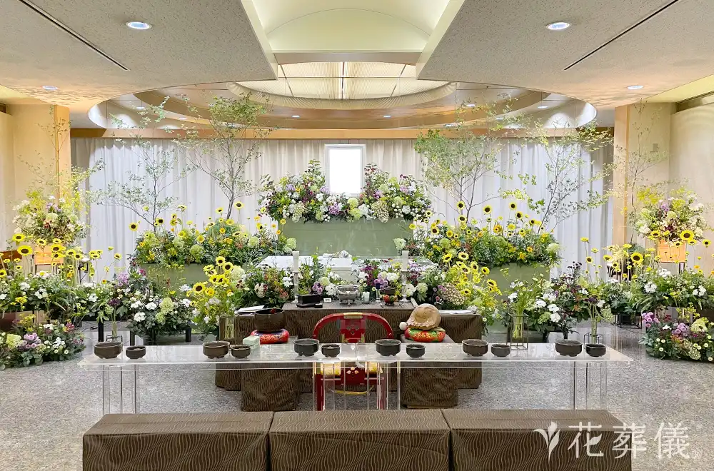 ひまわりの草原の花祭壇