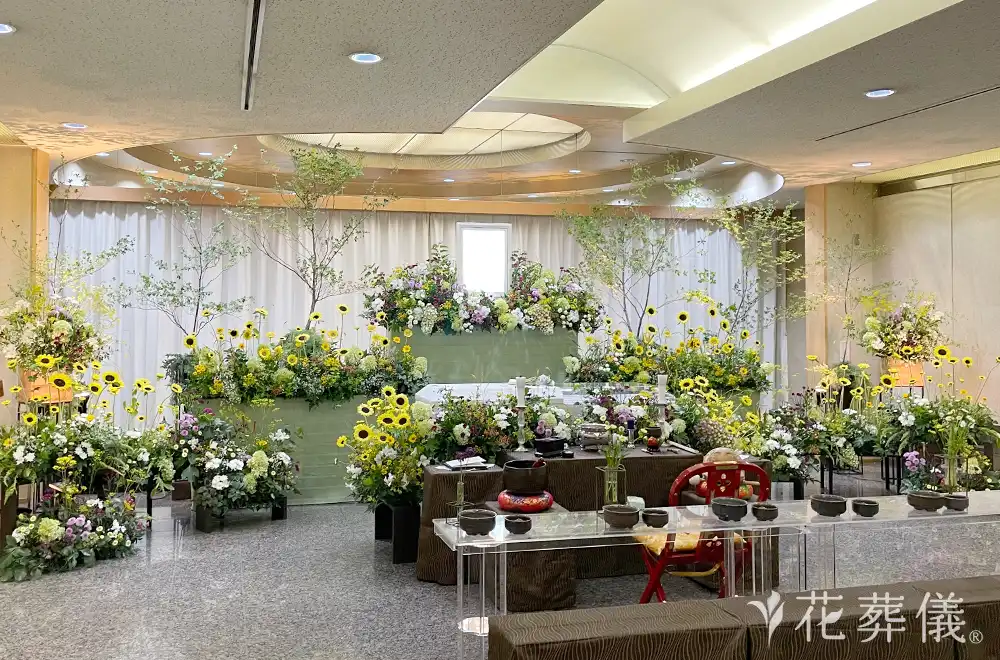 ひまわりの草原の花祭壇