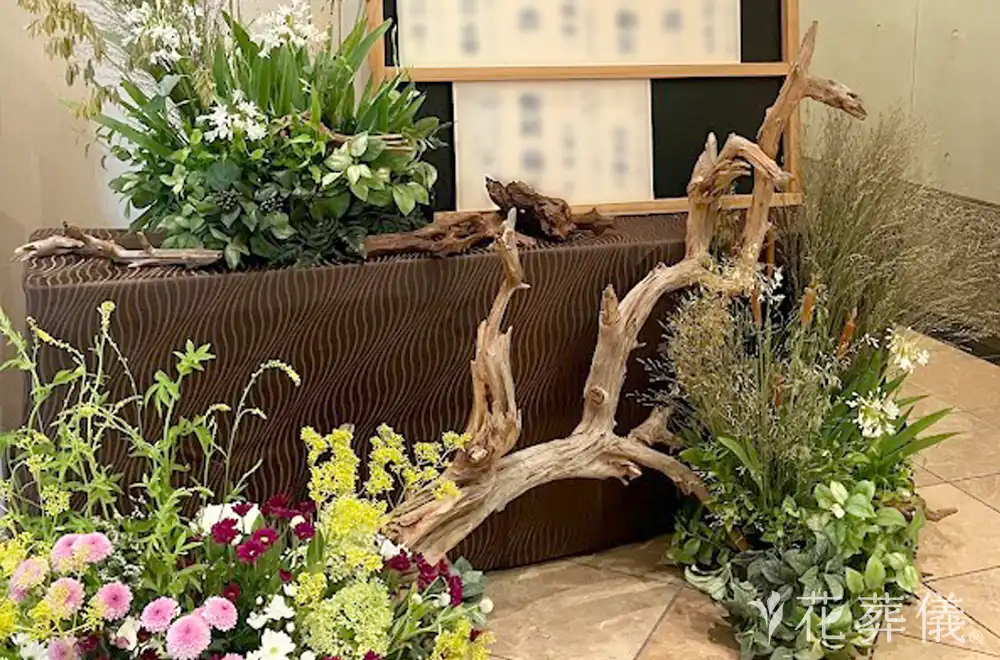 ひまわりの草原の花祭壇