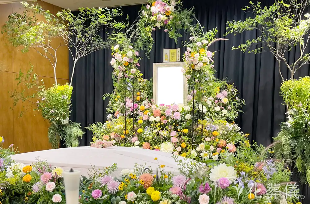 ガーデンの花祭壇