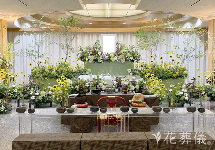 花葬儀の花祭壇　生き物や自然がお好きだったお父様のためにつくった世界でたったひとつの花祭壇