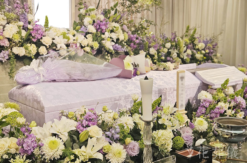 静かなるドンの花祭壇